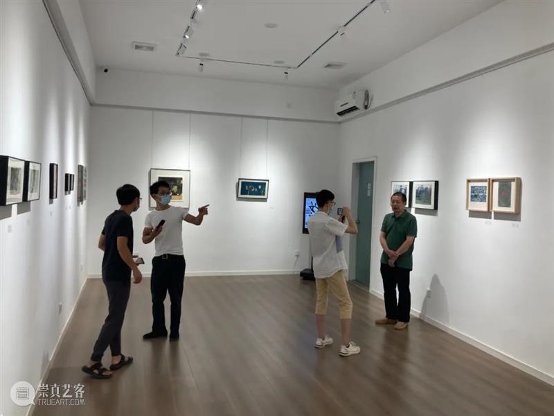 国庆到书店读画看书 “视觉艺术家邀请展”开幕回顾 视觉 艺术家 邀请展 书店 VISION ARTIST WORKS 时间 地点 书屋 崇真艺客