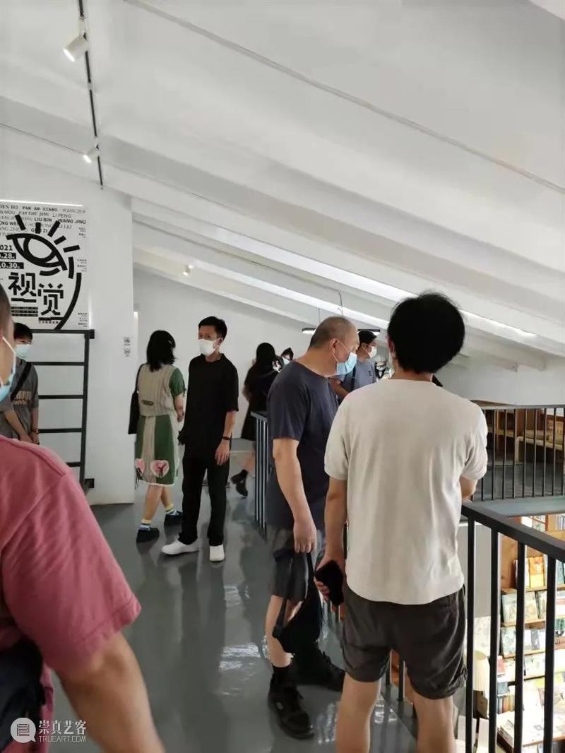 国庆到书店读画看书 “视觉艺术家邀请展”开幕回顾 视觉 艺术家 邀请展 书店 VISION ARTIST WORKS 时间 地点 书屋 崇真艺客