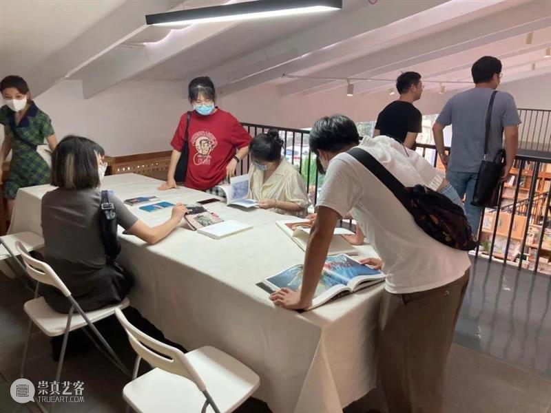 国庆到书店读画看书 “视觉艺术家邀请展”开幕回顾 视觉 艺术家 邀请展 书店 VISION ARTIST WORKS 时间 地点 书屋 崇真艺客