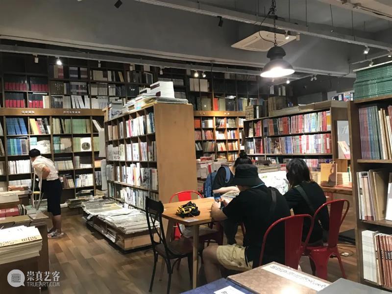 国庆到书店读画看书  “视觉艺术家邀请展”开幕回顾 视觉 艺术家 邀请展 书店 VISION ARTIST WORKS 时间 地点 书屋 崇真艺客