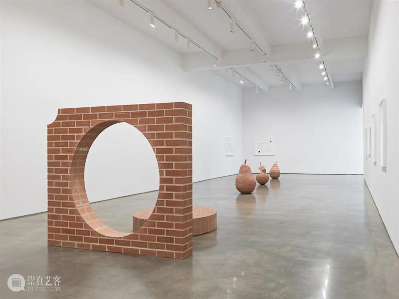 同行/莫比乌斯苹果皮 | Judith Hopf Judith Hopf 柏林 生活 工作 雕塑 电影 绘画 舞台 形式 崇真艺客