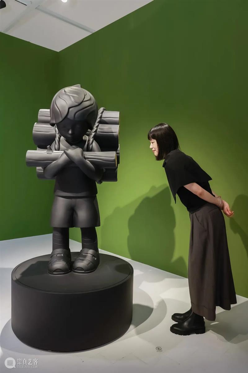 DnA SHENZHEN在展 | James Jean全新大型雕塑《砍柴童Woodcutter》 DnA SHENZHEN Jean 雕塑 砍柴童Woodcutter 设计与艺术博览会 地点 深圳 艺术 城市 崇真艺客