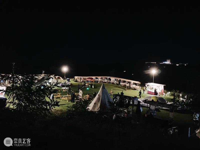 中间美术馆abC阿那亚书展进行时 abC 阿那亚 书展 中间美术馆 假期 户外 摊位 现场 崇真艺客