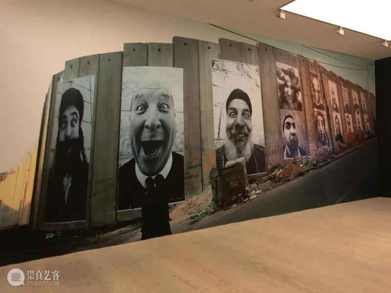 伦敦看展 | JR：编年史 伦敦 编年史 JR：编年史 地点 萨奇美术馆 时间 画展 习惯 作品 之前 崇真艺客