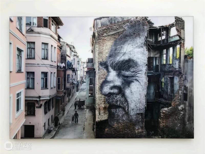 伦敦看展 | JR：编年史 伦敦 编年史 JR：编年史 地点 萨奇美术馆 时间 画展 习惯 作品 之前 崇真艺客