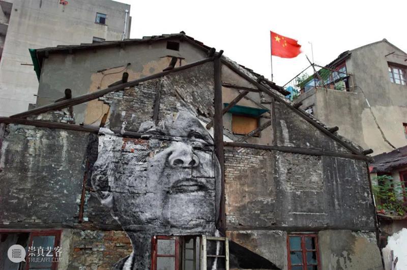 伦敦看展 | JR：编年史 伦敦 编年史 JR：编年史 地点 萨奇美术馆 时间 画展 习惯 作品 之前 崇真艺客