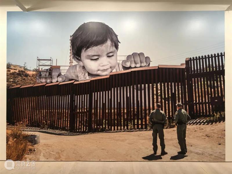 伦敦看展 | JR：编年史 伦敦 编年史 JR：编年史 地点 萨奇美术馆 时间 画展 习惯 作品 之前 崇真艺客