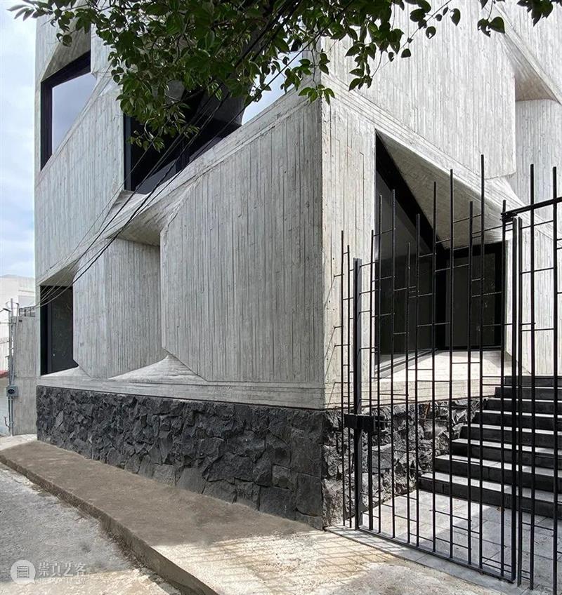 陷入混凝土的窗，‘孔洞’公寓 / YOUNG & AYATA + Michan Architecture Architecture 公寓 孔洞 混凝土 项目 墨西哥城 City 住宅 卧室 停车场 崇真艺客
