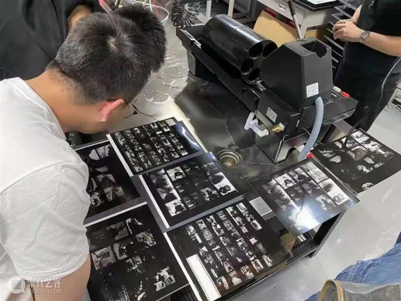【线下工坊】摄影师的创作秘籍在这:黑白胶片&大画幅 | 北京 胶片 工坊 画幅 黑白 北京 线下 摄影师 秘籍 爱好者 作者 崇真艺客