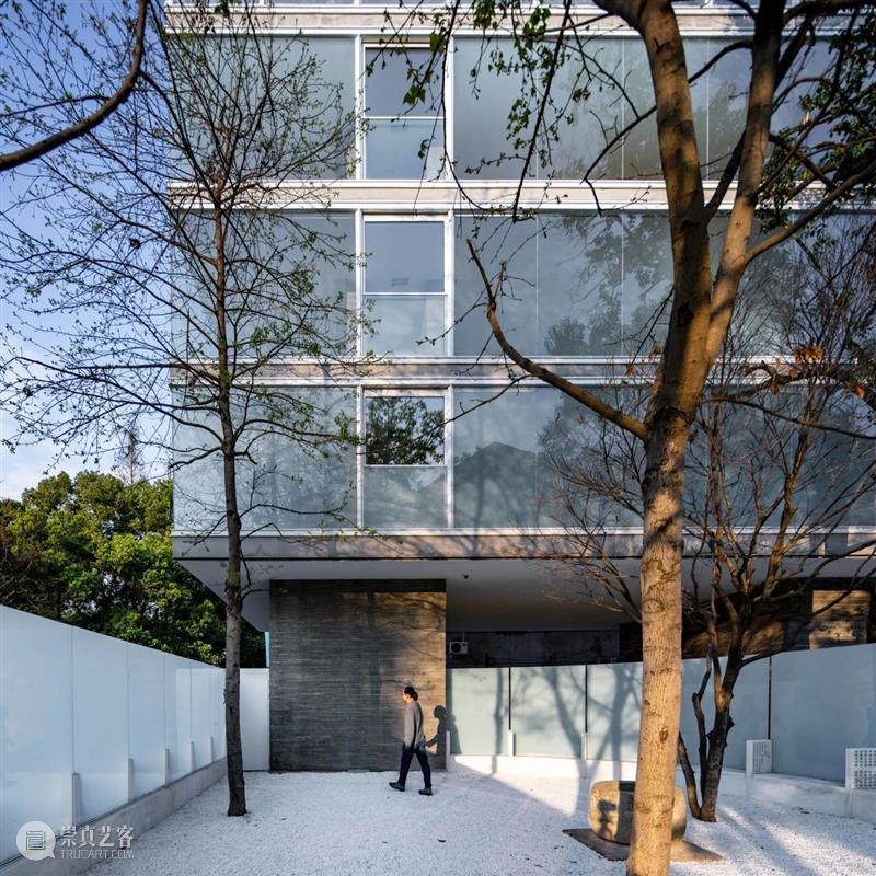 徐甜甜 / DnA 新作：松阳诗文馆，不同透明度的围墙 围墙 透明度 诗文 松阳 徐甜甜 DnA 新作 王子凌 松阳县 城西屏街道 崇真艺客