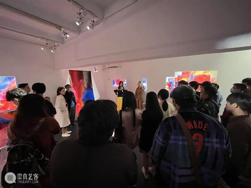 【展览现场】关于花的三重想象 | 北京 北京 现场 海报 详情 花策展人 艺术家 余若婕 展期 地点 三影堂摄影艺术中心 崇真艺客