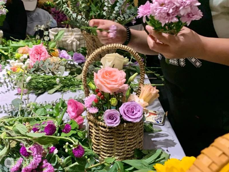 CGK艺工坊回顾｜花枝叶蔓间，展现心中的锦簇花团 枝叶 心中 锦簇花团 CGK艺工坊 昆明 当代美术馆 一花 世界 曾孝濂 新作 崇真艺客