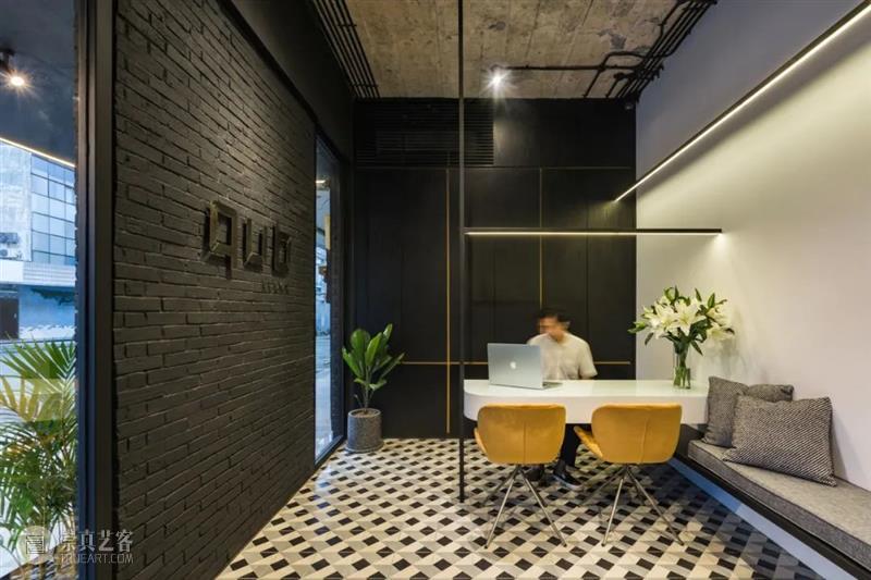 多尺度窗，QUB 酒店 / Tamara Wibowo Architects 视频资讯 ADCNews 酒店 QUB Tamara Architects 尺度 WidiQUB酒店 印度尼西亚三宝垄市中心 商业 地带 客房 崇真艺客
