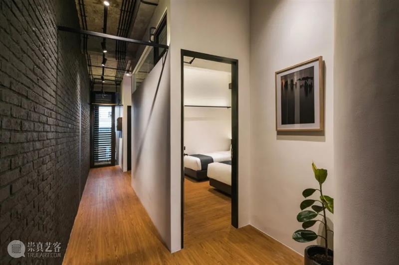 多尺度窗，QUB 酒店 / Tamara Wibowo Architects 视频资讯 ADCNews 酒店 QUB Tamara Architects 尺度 WidiQUB酒店 印度尼西亚三宝垄市中心 商业 地带 客房 崇真艺客
