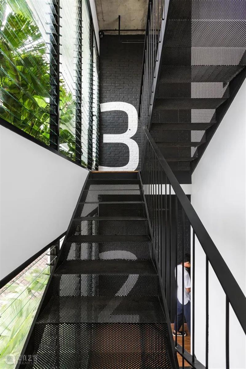 多尺度窗，QUB 酒店 / Tamara Wibowo Architects 视频资讯 ADCNews 酒店 QUB Tamara Architects 尺度 WidiQUB酒店 印度尼西亚三宝垄市中心 商业 地带 客房 崇真艺客