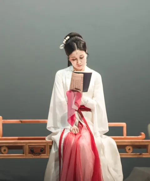 话剧《红楼梦》12月升级归来,明日开票! 视频资讯 上海话剧艺术中心 话剧 红楼梦 大观园 儿女们 剧场 全本 剧照 刘璇艺 张帆 视频 崇真艺客