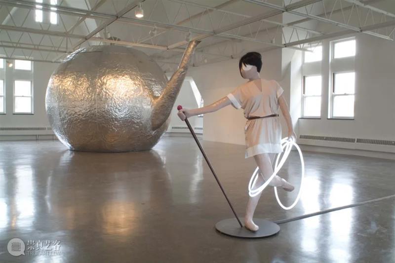 同行/末日芭蕾 | Mai-Thu Perret 视频资讯 Mai-Thu Perret Mai Perret 同行 末日 芭蕾 瑞士 艺术家 多学科 装置 雕塑 崇真艺客