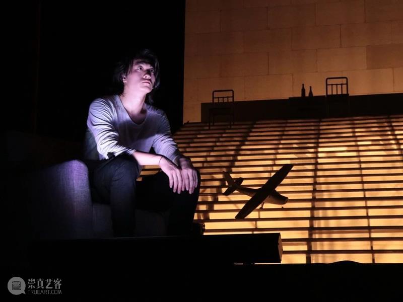 周末开演 | 一生至少看一次《恋爱的犀牛》 广东艺术剧院 恋爱的犀牛 一生 周末 中国 剧坛 奇迹 永远的爱情圣经 先锋 戏剧 以来 崇真艺客