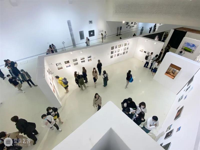 悦·美术馆｜迟日摄影节展览回顾 悦·美术馆 迟日 盛况 现场 迟日摄影节 北京798艺术区 北京悦·美术馆 青年 平台 包邮区图片社 崇真艺客