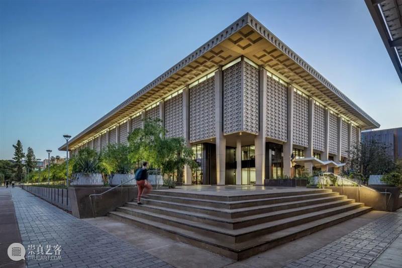 亚利桑那州立大学海登图书馆改造 / Ayers Saint Gross 亚利桑那州立大学海登图书馆 美国亚利桑那州立大学 坦佩市 校区 中心地带 改造后 海登图书馆 学生 如今 美国 崇真艺客