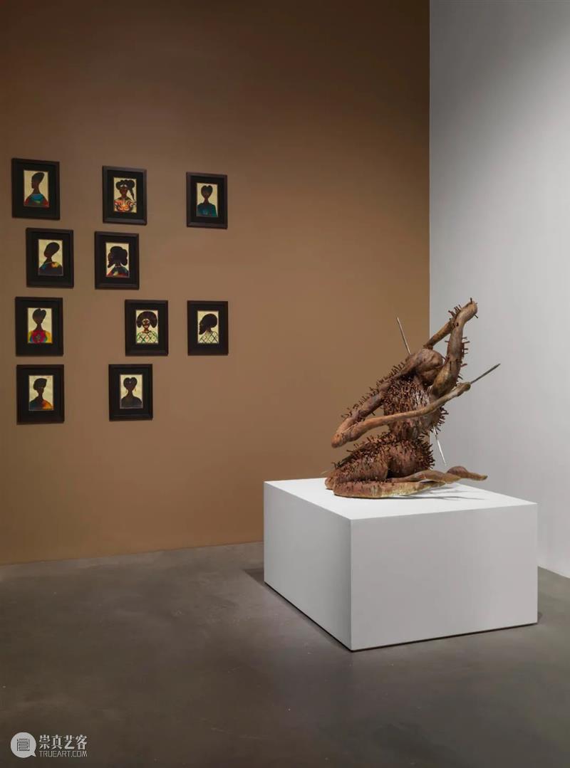 今日生日 ｜ 克里斯·奥菲利（Chris Ofili） Ofili 克里斯·奥菲利 生日 克里斯 上图 奥菲利 拉萨路 麻布 油彩 炭笔 崇真艺客