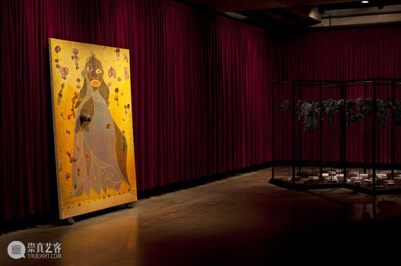 今日生日 ｜ 克里斯·奥菲利（Chris Ofili） Ofili 克里斯·奥菲利 生日 克里斯 上图 奥菲利 拉萨路 麻布 油彩 炭笔 崇真艺客
