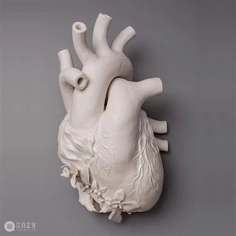 雕塑丨Kate Macdowell:用另类陶瓷雕塑展现人与动物共同存亡 Macdowell 陶瓷 雕塑 动物 上方 中国舞台美术学会 右上 星标 本文 巨匠 崇真艺客