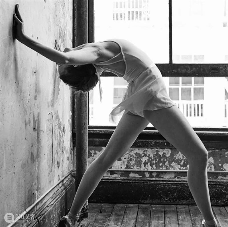 100幅经典的女性黑白照，每一幅都美得令人心醉（下） 女性 经典 黑白照 Ins chufy 黑白 carmen dellorefice 影棚 岁月 崇真艺客