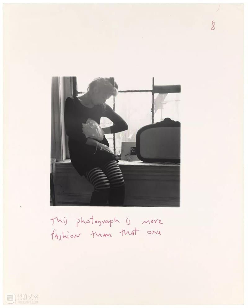 Francesca Woodman 我们所见的大抵是她作为主角的自拍，然而她却不断地试图逃离这个方方正正的空间  木格堂 Woodman 主角 空间 语言 美国 照片 角落 女孩 鬼魂 尸体 崇真艺客