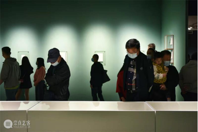 @武汉2021  半路出家——鲁虹艺术档案展：1978——2020丨开幕式现场 鲁虹 艺术 档案展 开幕式 现场 武汉 半路出家 武汉美术馆隆重举行 嘉宾 观众 崇真艺客