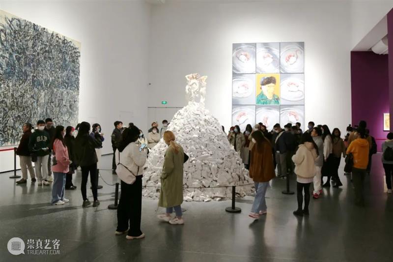 公教活动｜“次元裂痕——方少华作品展”导览体验公教活动举办 次元 裂痕 方少华 作品展 导览 活动 公教 西安美术学院 艺术 师生 崇真艺客