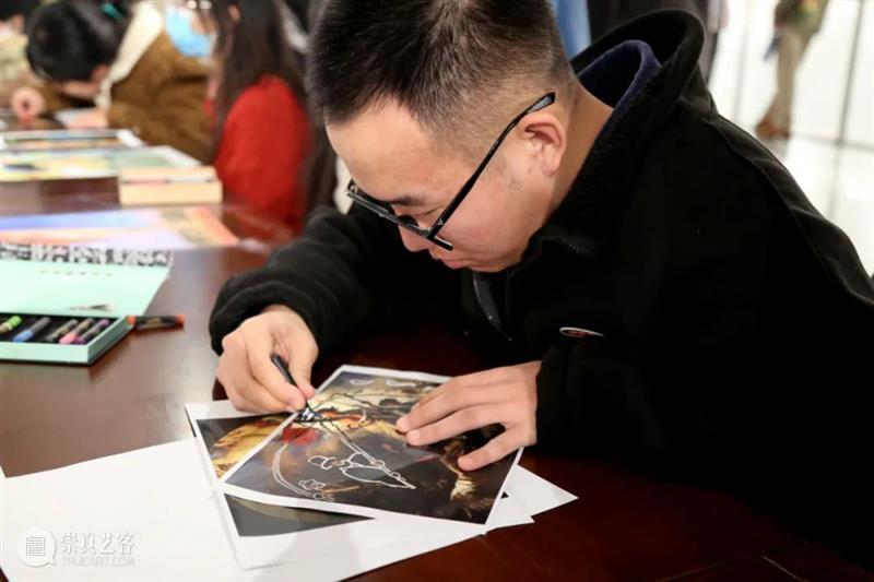 公教活动｜“次元裂痕——方少华作品展”导览体验公教活动举办 次元 裂痕 方少华 作品展 导览 活动 公教 西安美术学院 艺术 师生 崇真艺客