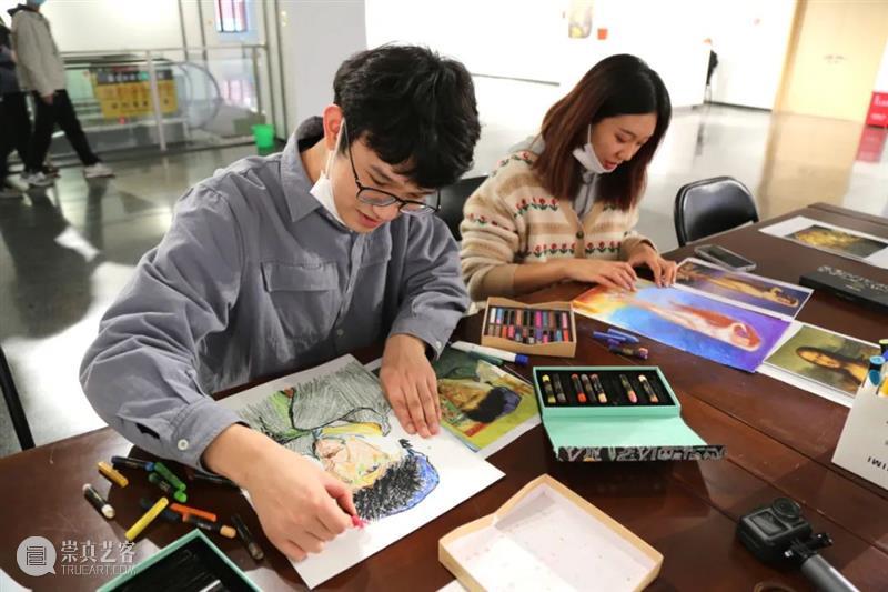 公教活动｜“次元裂痕——方少华作品展”导览体验公教活动举办 次元 裂痕 方少华 作品展 导览 活动 公教 西安美术学院 艺术 师生 崇真艺客