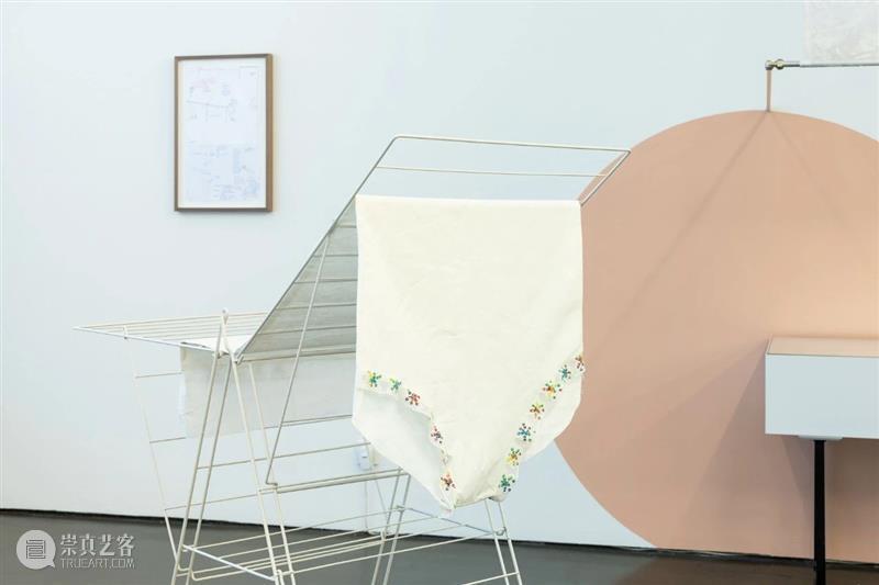 专题｜妈妈，我真笨！王伊芙苓韬程 王伊芙苓韬程 妈妈 专题 Mutter EvelynTaochengWang文 Art Pacific Overall 尺寸 照片 崇真艺客