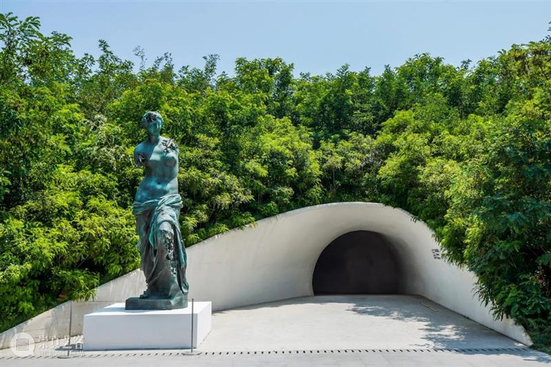 穿越时间线｜集艺术、考古、太空奇遇于一身的丹尼尔·阿尔轩 (Daniel Arsham) 艺术 丹尼尔·阿尔轩 Daniel Arsham 时间线 太空 一身 香港 邦瀚斯 现代 崇真艺客