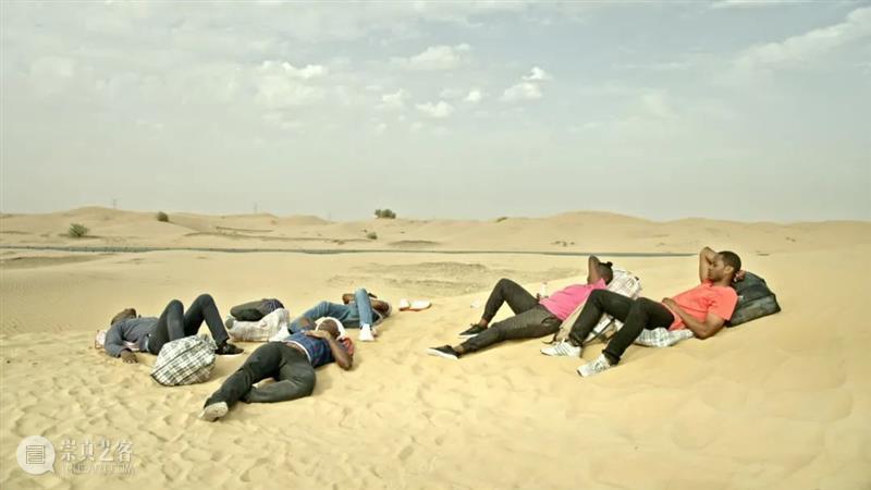 约翰·亚康法 (John Akomfrah): 化混乱为秩序的艺术家 | 纽约时报 纽约时报 约翰 艺术家 秩序 亚康 Murmurations York September October 作者 崇真艺客