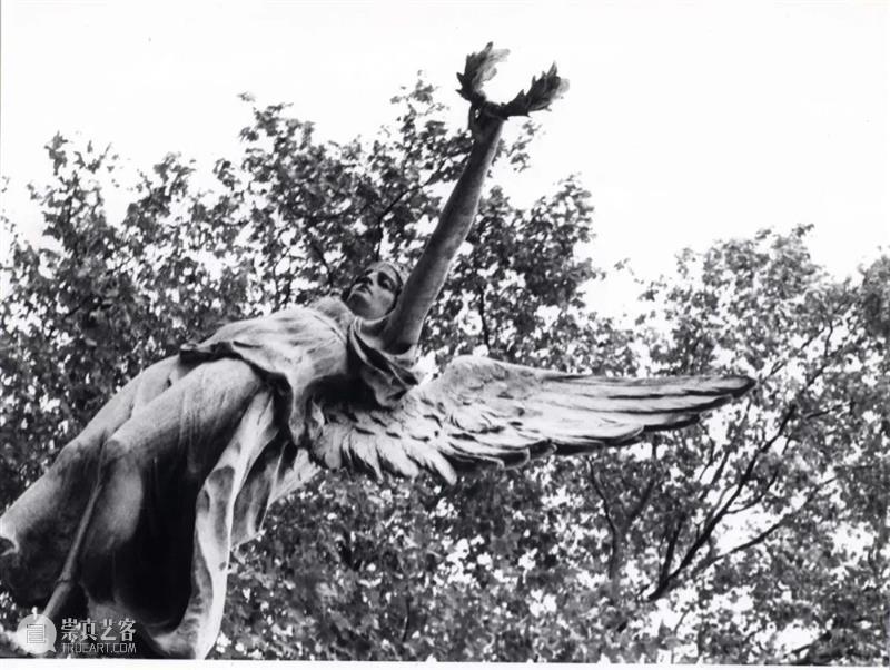 约翰·亚康法 (John Akomfrah): 化混乱为秩序的艺术家 | 纽约时报 纽约时报 约翰 艺术家 秩序 亚康 Murmurations York September October 作者 崇真艺客