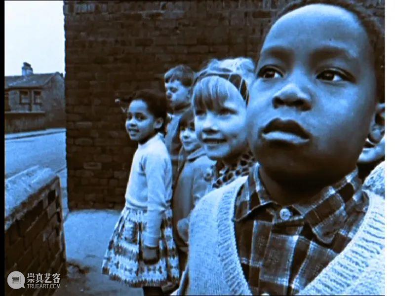 约翰·亚康法 (John Akomfrah): 化混乱为秩序的艺术家 | 纽约时报 纽约时报 约翰 艺术家 秩序 亚康 Murmurations York September October 作者 崇真艺客