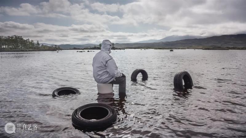 约翰·亚康法 (John Akomfrah): 化混乱为秩序的艺术家 | 纽约时报 纽约时报 约翰 艺术家 秩序 亚康 Murmurations York September October 作者 崇真艺客