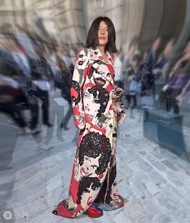 时尚芭莎｜辛迪·舍曼：街拍巨星 时尚芭莎 辛迪·舍曼 街拍 巨星 以下 文章 国际版 The Twirl 香奈儿 崇真艺客