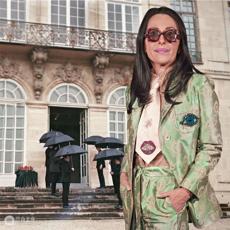 时尚芭莎｜辛迪·舍曼：街拍巨星 时尚芭莎 辛迪·舍曼 街拍 巨星 以下 文章 国际版 The Twirl 香奈儿 崇真艺客