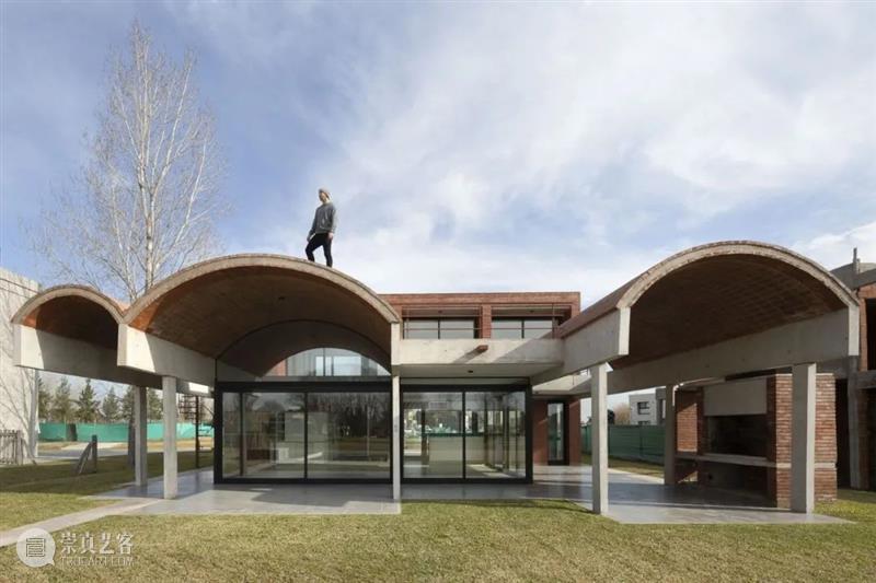 砖拱与梁柱，Terralagos 住宅 / DRM studio 住宅 Terralagos DRM 砖拱 梁柱 studio Javier Agustín Rojas 项目 崇真艺客