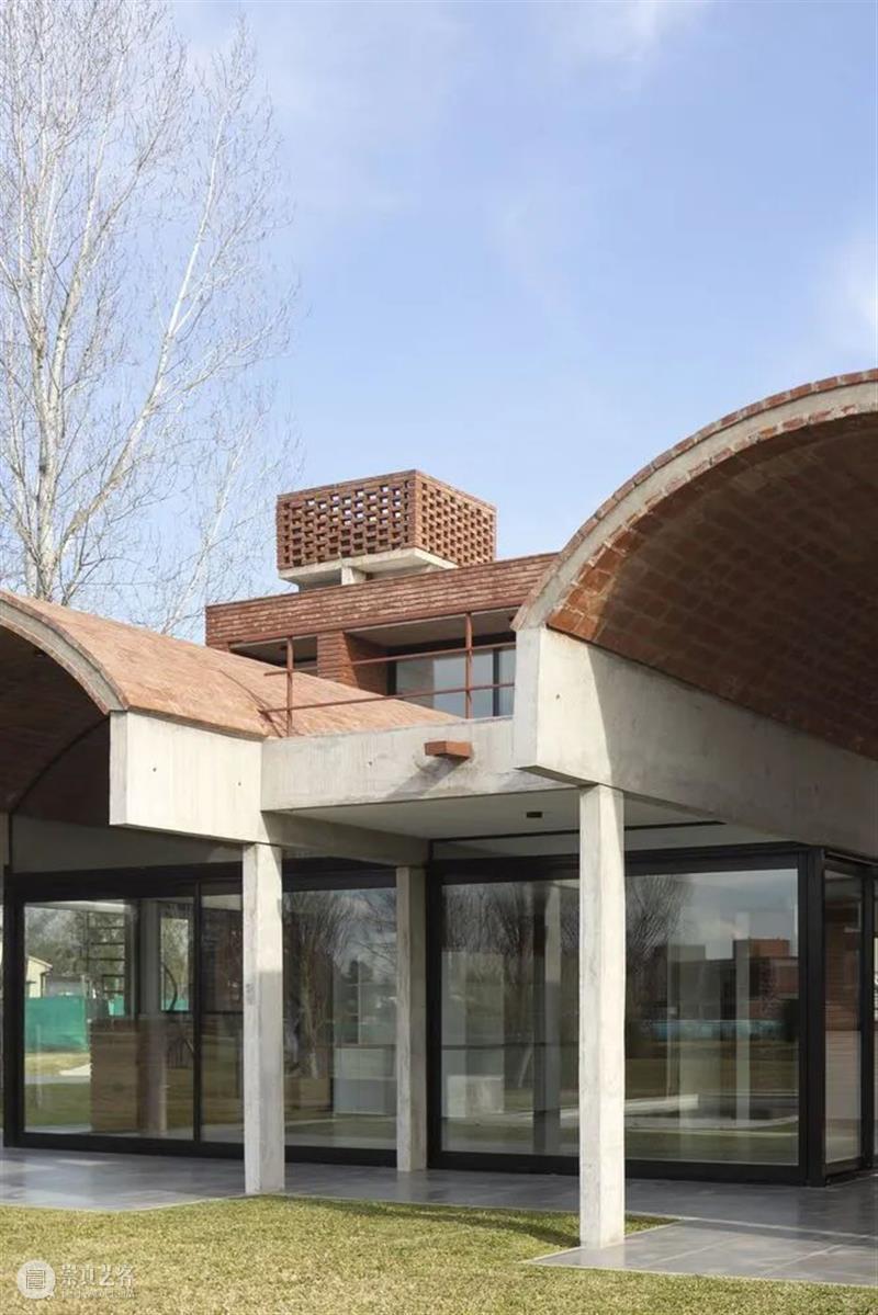 砖拱与梁柱，Terralagos 住宅 / DRM studio 住宅 Terralagos DRM 砖拱 梁柱 studio Javier Agustín Rojas 项目 崇真艺客