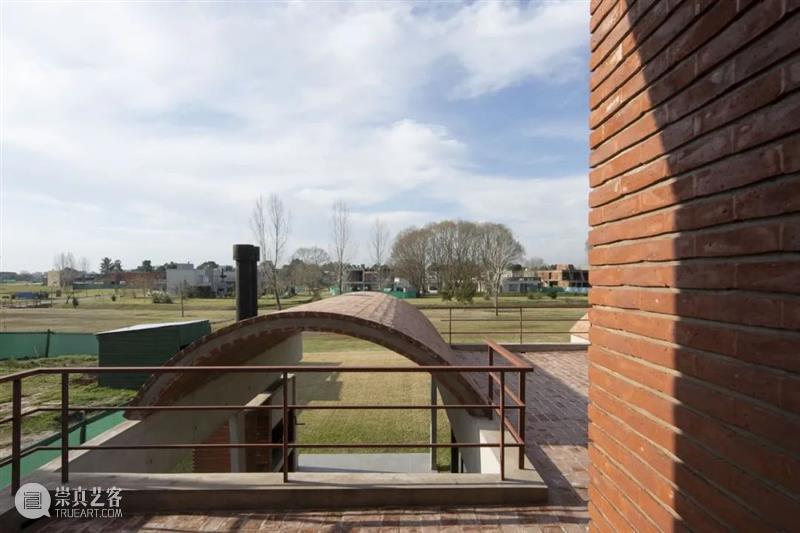 砖拱与梁柱，Terralagos 住宅 / DRM studio 住宅 Terralagos DRM 砖拱 梁柱 studio Javier Agustín Rojas 项目 崇真艺客