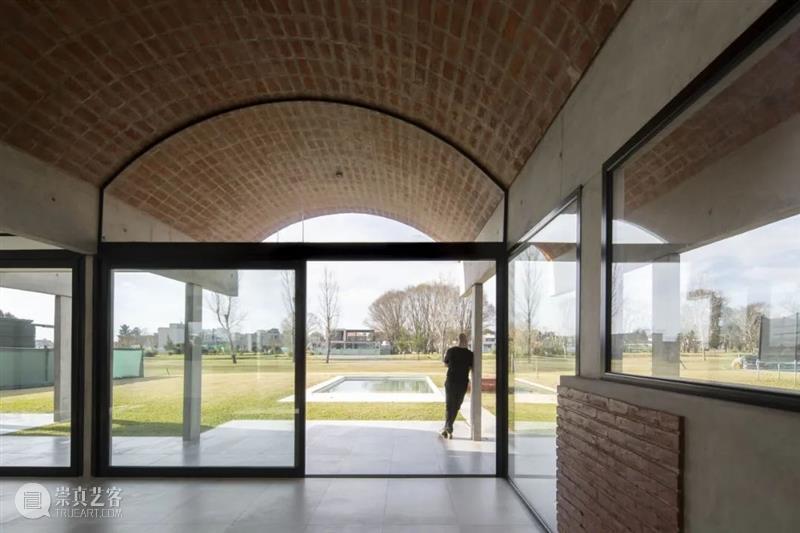 砖拱与梁柱，Terralagos 住宅 / DRM studio 住宅 Terralagos DRM 砖拱 梁柱 studio Javier Agustín Rojas 项目 崇真艺客