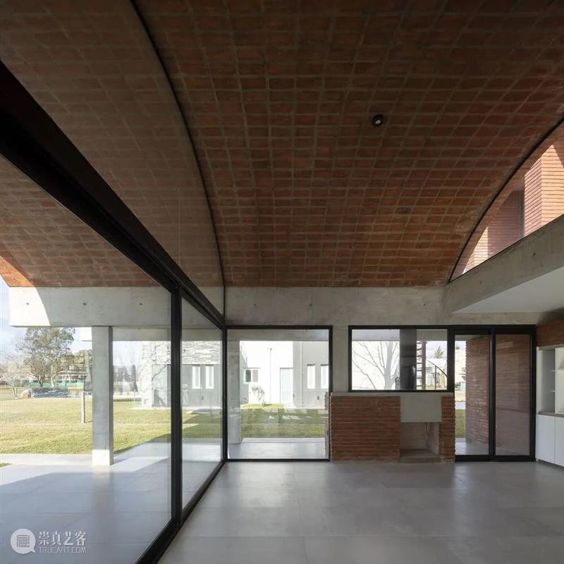 砖拱与梁柱，Terralagos 住宅 / DRM studio 住宅 Terralagos DRM 砖拱 梁柱 studio Javier Agustín Rojas 项目 崇真艺客