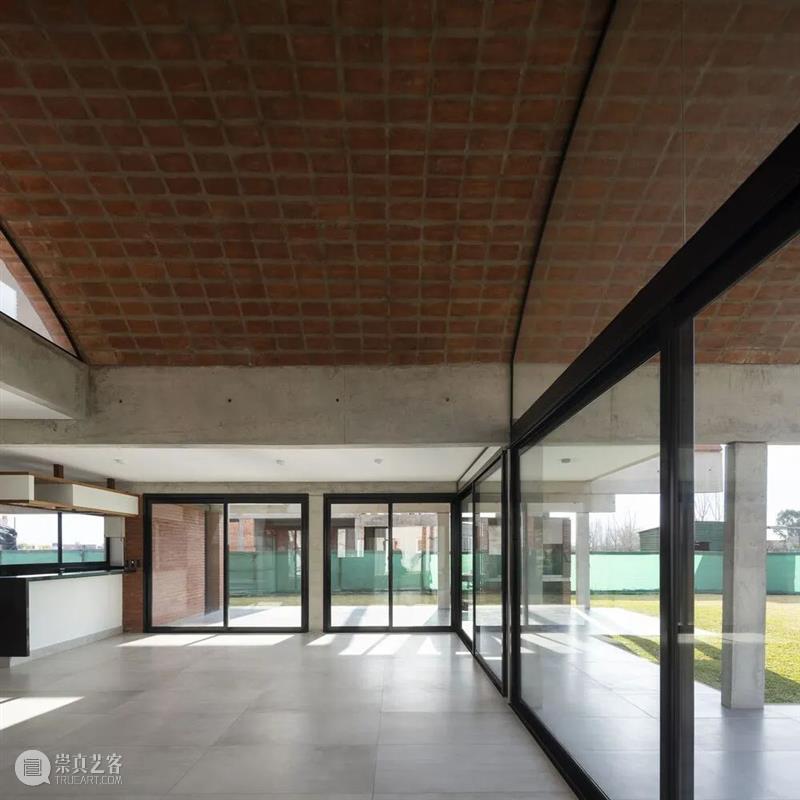 砖拱与梁柱，Terralagos 住宅 / DRM studio 住宅 Terralagos DRM 砖拱 梁柱 studio Javier Agustín Rojas 项目 崇真艺客