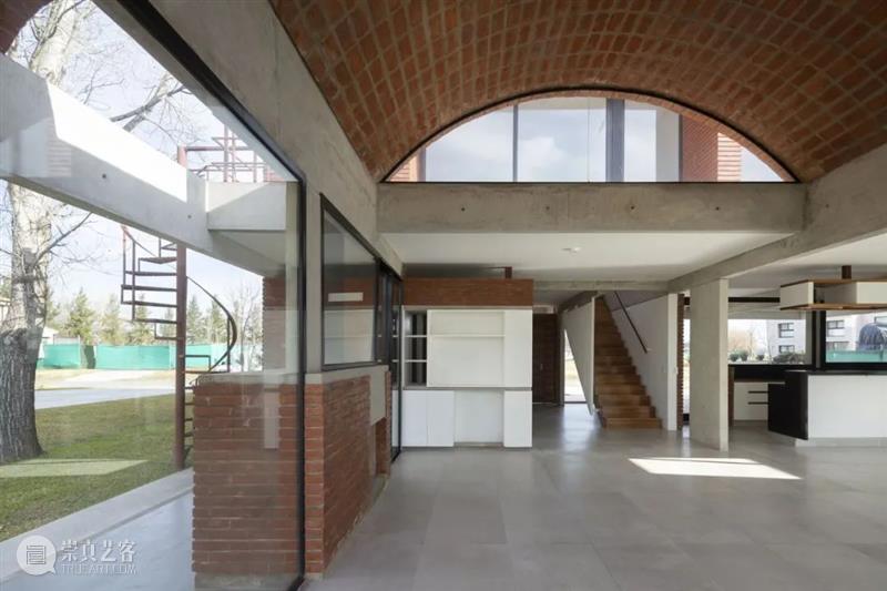 砖拱与梁柱，Terralagos 住宅 / DRM studio 住宅 Terralagos DRM 砖拱 梁柱 studio Javier Agustín Rojas 项目 崇真艺客