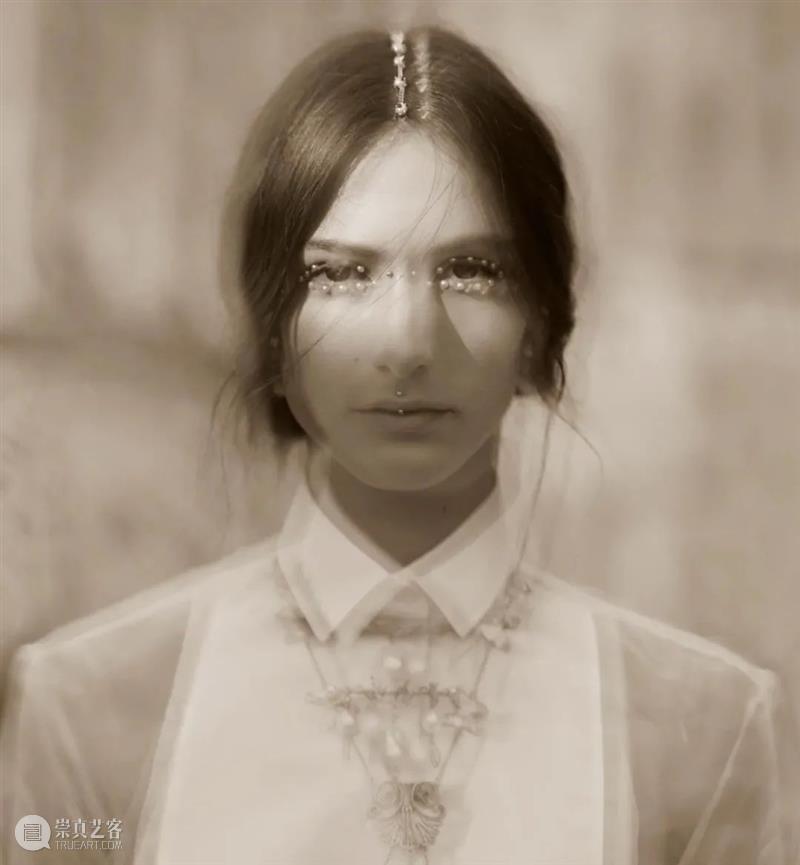【IFA-时尚资讯】DIOR｜超现实主义的跨界美学 视频资讯 杨钰淇 DIOR 超现实主义 美学 IFA 资讯 早春 成衣 系列 广告 大片 崇真艺客