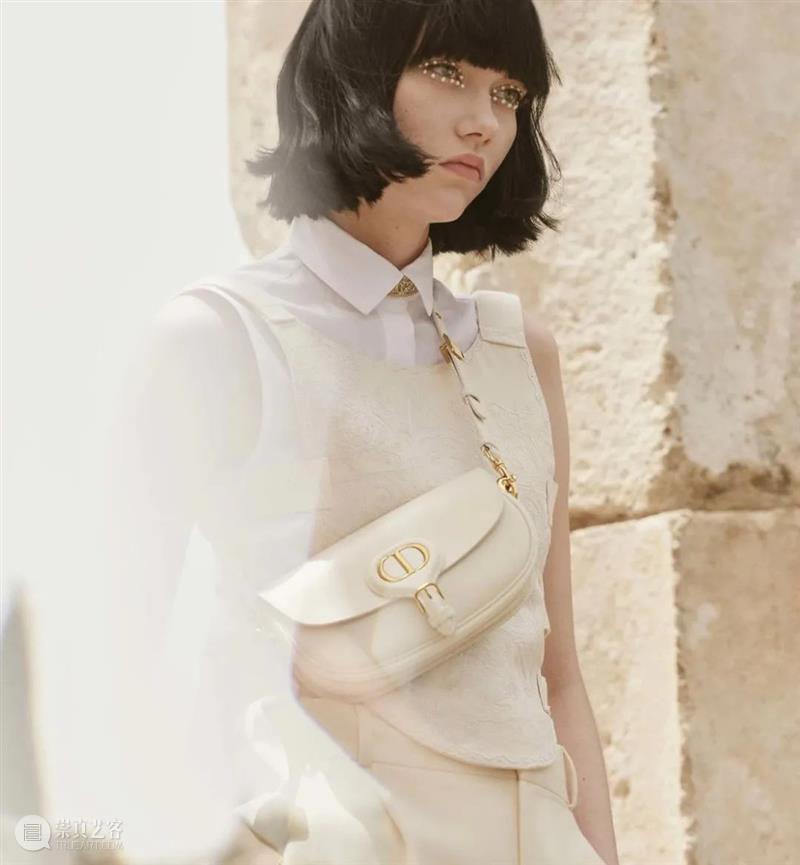 【IFA-时尚资讯】DIOR｜超现实主义的跨界美学 视频资讯 杨钰淇 DIOR 超现实主义 美学 IFA 资讯 早春 成衣 系列 广告 大片 崇真艺客
